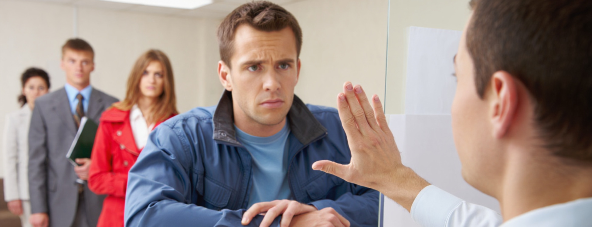 Отказ в обслуживании правовые основания и риски